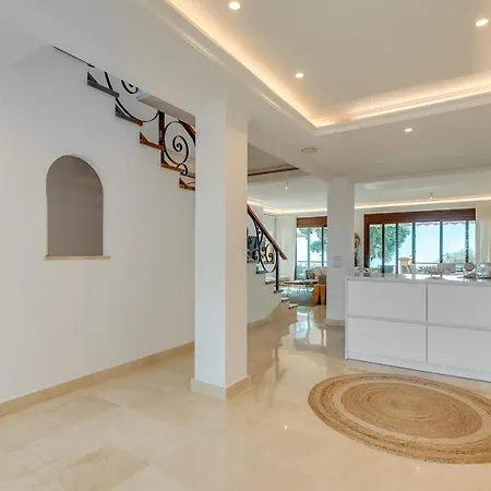 About Casa Munich Elviria * Ojén