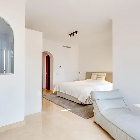 About Casa Munich Elviria * Ojén